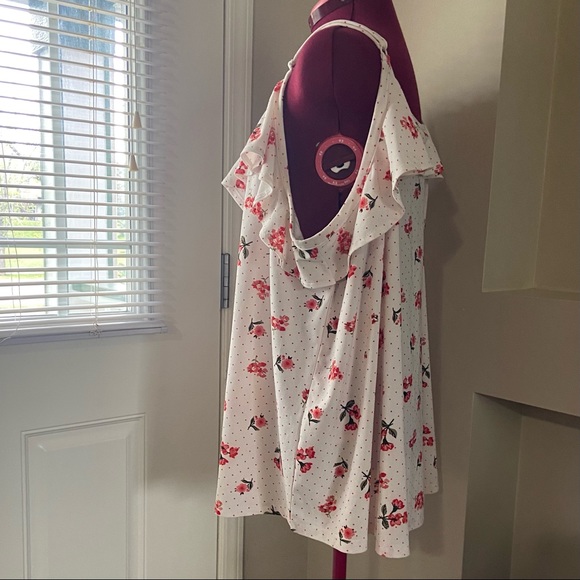 Lily Morgan women half white with red flowers sleeveless top. Size 3X. Used - Picture 3 of 7